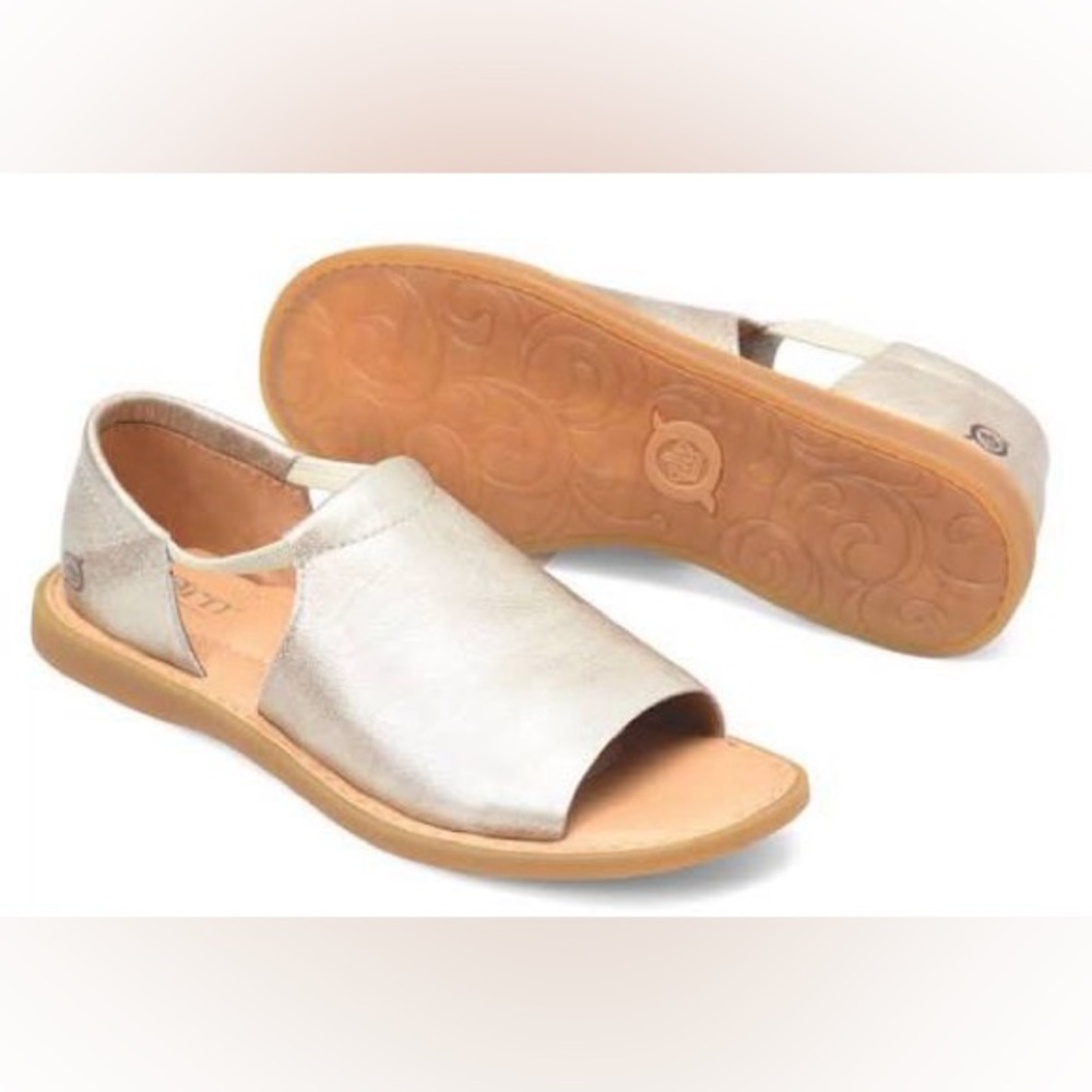 NIB Born Cove Modern Light Gold Panna Cotta (Metallic) 7 Leather Sandals